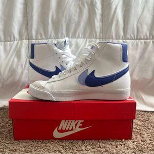 Nike Blazer Mid ’77 SE (GS) White and Blue High-Top Sneakers